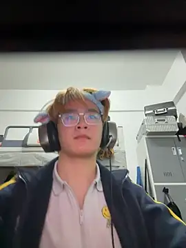 Snapshot of Anson0722 chatting on 10.27.25 Anson0722 online show from 10.27.25