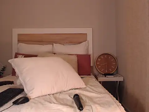 Bee Bella1 online show from 09.14.25