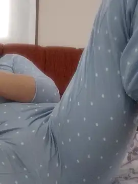 Snapshot of BUSE8821 chatting on 11.24.25 BUSE8821 online show from 11.24.25