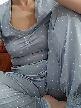 Snapshot of BUSE8821 chatting on 11.28.25 BUSE8821 online show from 11.28.25