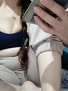 Snapshot of BUSE8821 chatting on 11.28.25 BUSE8821 online show from 11.28.25