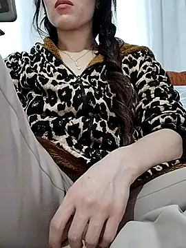 Snapshot of BUSE8821 chatting on 11.29.25 BUSE8821 online show from 11.29.25