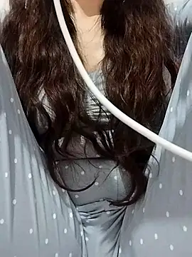 Snapshot of BUSE8821 chatting on 12.04.25 BUSE8821 online show from 12.04.25