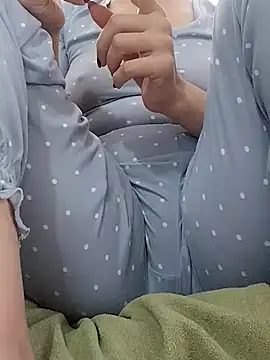 Snapshot of BUSE8821 chatting on 12.05.25 BUSE8821 online show from 12.05.25