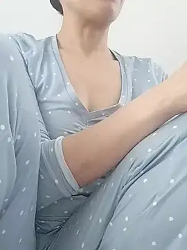 Snapshot of BUSE8821 chatting on 12.19.25 BUSE8821 online show from 12.19.25