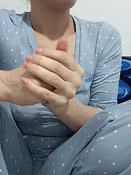 Snapshot of BUSE8821 chatting on 12.20.25 BUSE8821 online show from 12.20.25