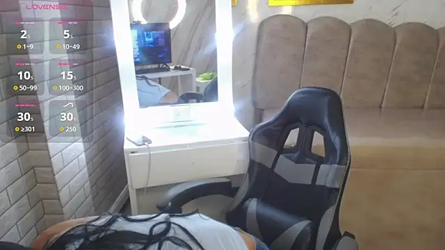 Snapshot of Isabella_Collen_v chatting on 01.05.26 Isabella Collen v online show from 01.05.26