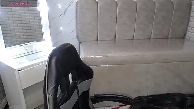 Snapshot of Isabella_Collen_v chatting on 03.03.26 Isabella Collen v online show from 03.03.26