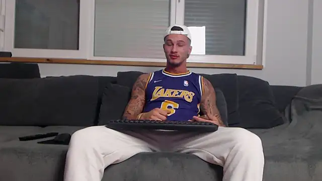 Snapshot of Zzedd chatting on 03.06.25 Zzedd online show from 03.06.25