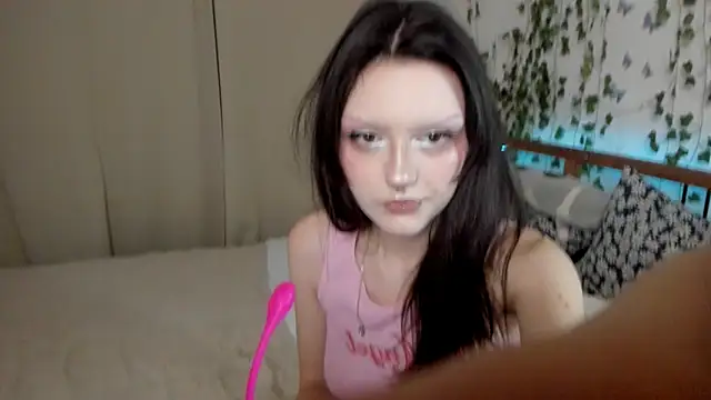 Snapshot of KimiSakura chatting on 02.27.25 KimiSakura online show from 02.27.25