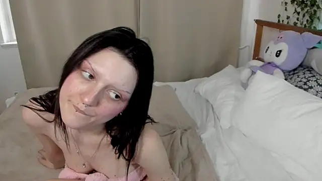 Snapshot of KimiSakura chatting on 02.28.25 KimiSakura online show from 02.28.25