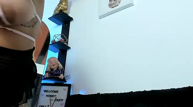 Snapshot of MarianaZapataa chatting on 03.10.25 MarianaZapataa online show from 03.10.25