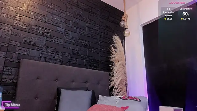 Snapshot of Maite_Smith_ chatting on 11.21.25 Maite Smith online show from 11.21.25