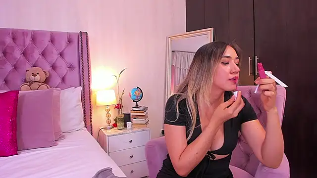 Snapshot of natashaleightt chatting on 02.25.25 natashaleightt online show from 02.25.25