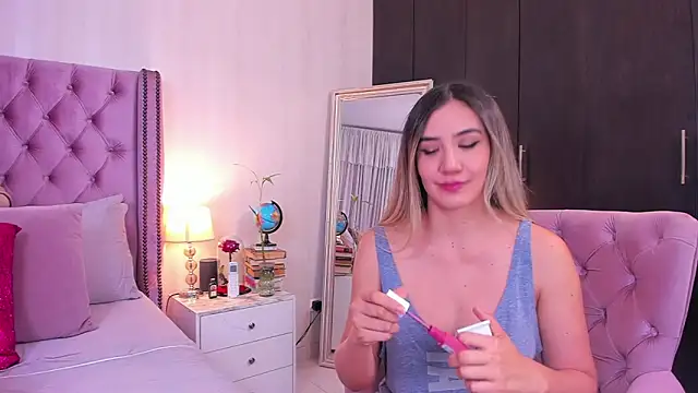 Snapshot of natashaleightt chatting on 03.09.25 natashaleightt online show from 03.09.25