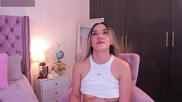 Snapshot of natashaleightt chatting on 03.15.25 natashaleightt online show from 03.15.25