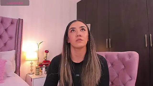 Snapshot of natashaleightt chatting on 11.14.25 natashaleightt online show from 11.14.25