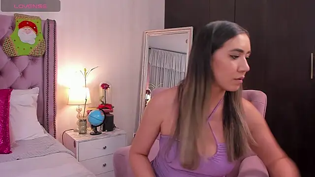 Snapshot of natashaleightt chatting on 11.30.25 natashaleightt online show from 11.30.25