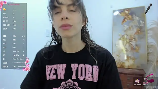 Snapshot of jessyegoldenn chatting on 12.19.25 jessyegoldenn online show from 12.19.25