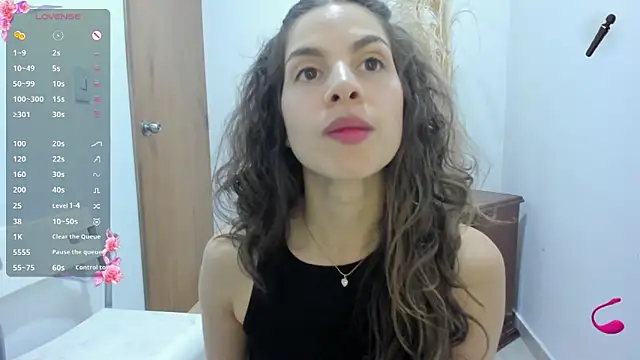 Snapshot of jessyegoldenn chatting on 02.01.26 jessyegoldenn online show from 02.01.26