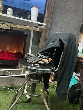 Polaroid White online show from 03.03.25