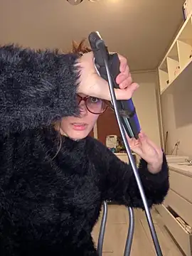 Snapshot of Mazzekyn chatting on 03.17.25 Mazzekyn online show from 03.17.25