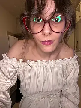 Snapshot of Mazzekyn chatting on 03.18.25 Mazzekyn online show from 03.18.25