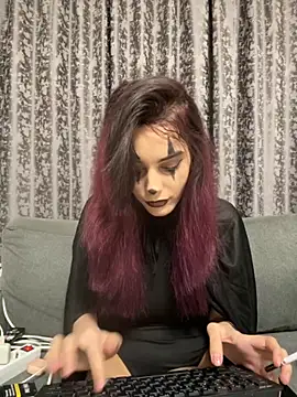 Snapshot of Mazzekyn chatting on 11.01.25 Mazzekyn online show from 11.01.25