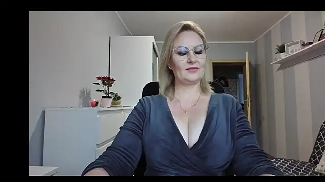 DianaLive online show from 12.16.25