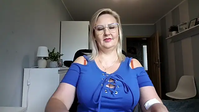Snapshot of DianaLive chatting on 07.20.26 DianaLive online show from 07.20.26