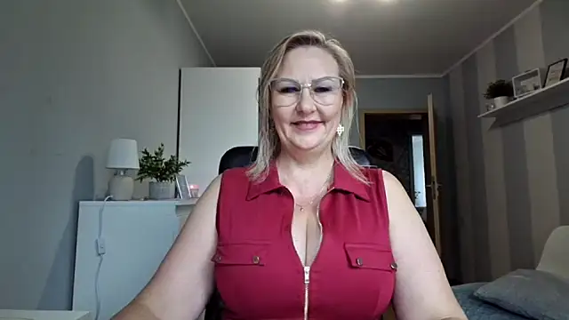 Snapshot of DianaLive chatting on 07.27.26 DianaLive online show from 07.27.26