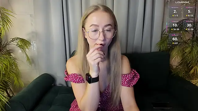 VictoriaLights online show from 11.27.25