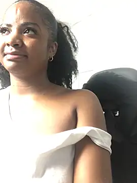 Snapshot of ValerieBlakee chatting on 12.05.25 ValerieBlakee online show from 12.05.25