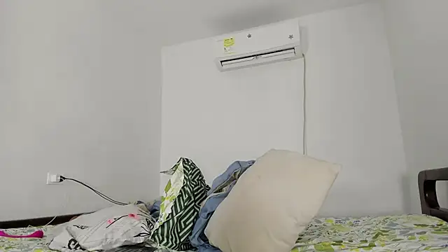 flor herrera01 online show from 03.22.25