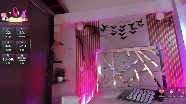 Snapshot of sweetviolet__ chatting on 10.28.25 sweetviolet online show from 10.28.25