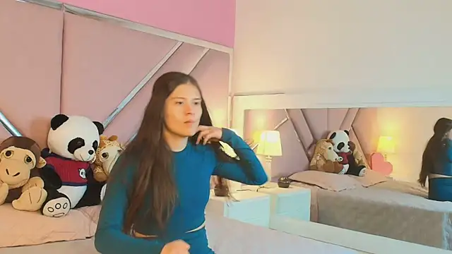 Snapshot of Emilybennett_ chatting on 03.13.25 Emilybennett online show from 03.13.25