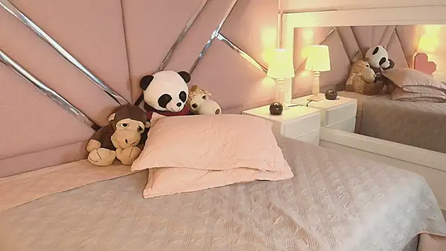 Snapshot of Emilybennett_ chatting on 03.15.25 Emilybennett online show from 03.15.25