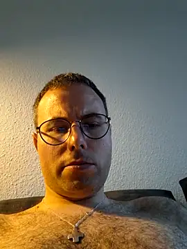 Snapshot of Simonudist chatting on 03.19.26 Simonudist online show from 03.19.26