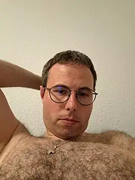 Snapshot of Simonudist chatting on 04.14.26 Simonudist online show from 04.14.26