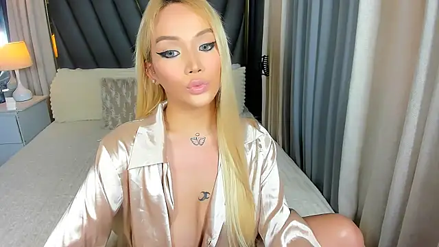 Snapshot of KylieSonique chatting on 01.12.26 KylieSonique online show from 01.12.26