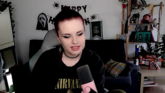 Della Ideal online show from 11.03.25