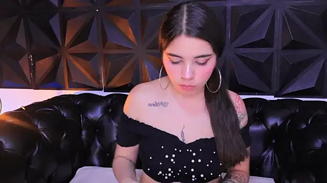 DaphneGlas online show from 03.10.25