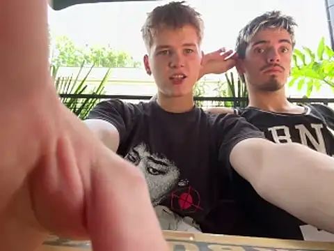 Snapshot of TaylerSigma chatting on 10.23.25 TaylerSigma online show from 10.23.25