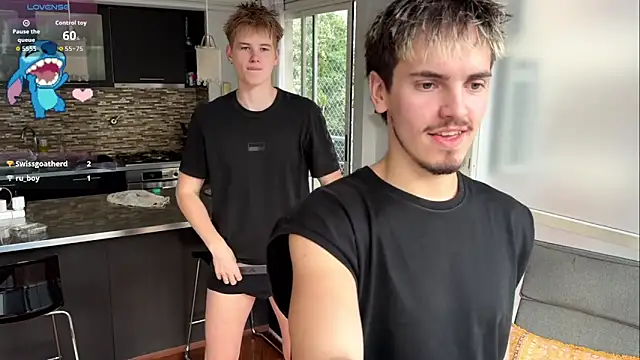 Snapshot of TaylerSigma chatting on 11.09.25 TaylerSigma online show from 11.09.25