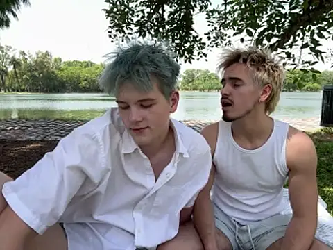 Snapshot of TaylerSigma chatting on 11.18.25 TaylerSigma online show from 11.18.25