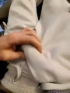 Snapshot of LrgPns chatting on 03.09.25 LrgPns online show from 03.09.25