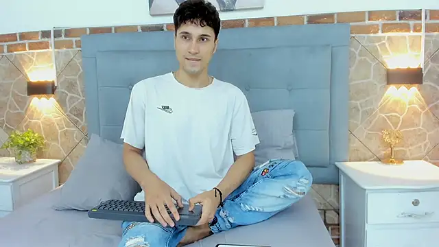 Snapshot of buddy_whitte chatting on 03.12.25 buddy whitte online show from 03.12.25