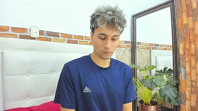 Snapshot of buddy_whitte chatting on 09.17.25 buddy whitte online show from 09.17.25