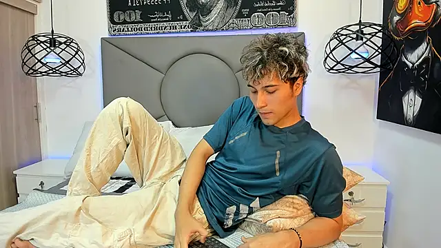 Snapshot of buddy_whitte chatting on 10.23.25 buddy whitte online show from 10.23.25