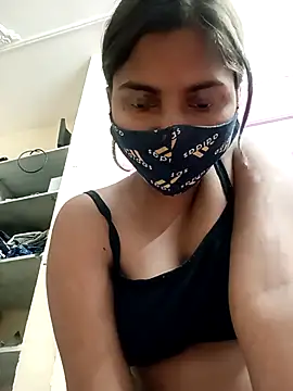 Snapshot of heena-3678 chatting on 10.08.25 heena-3678 online show from 10.08.25